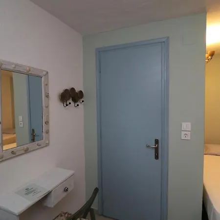 Πανσιόν Voula's House