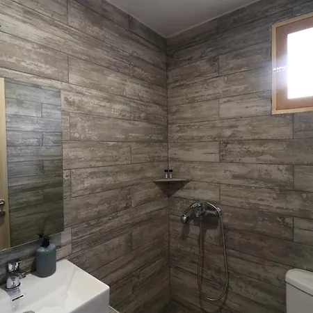 Voula's House İskados